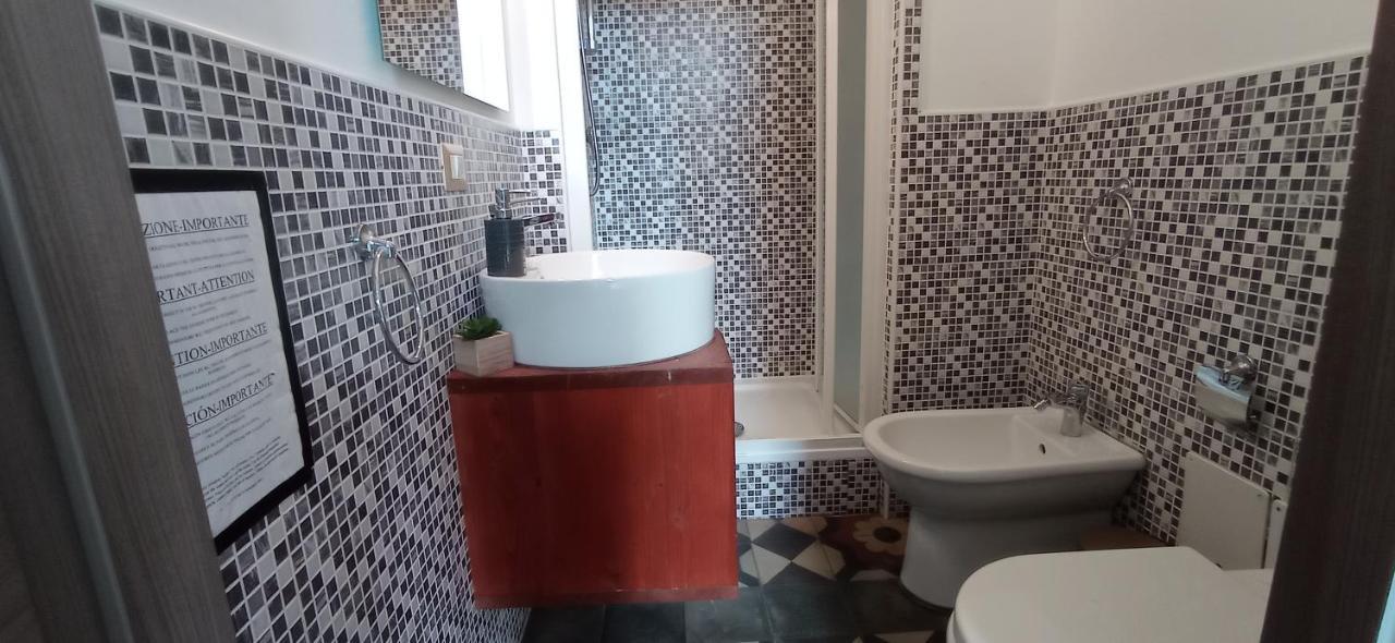 Onlyrooms III - Piazza Jenne Cagliari Luaran gambar